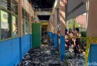 1757504423400-sejumlah-ruang-kelas-terbakar-di-smp-n-20-jambi-1757479538562_169