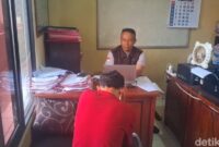 1758735672470-a-31-oknum-guru-bk-di-smp-negeri-lubuklinggau-yang-diamankan-polisi-akibat-dugaan-pencabulan-1758705320080_169