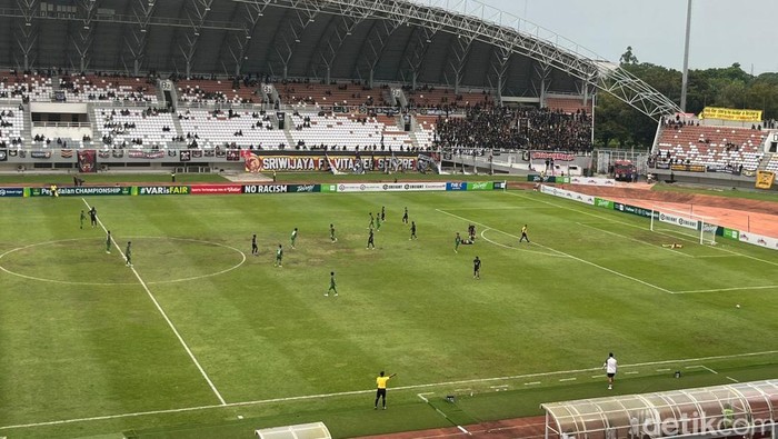 1761500328062-pertandingan-sriwijaya-fc-melawan-bekasi-city-di-jsc-palembang-1761480204003_169