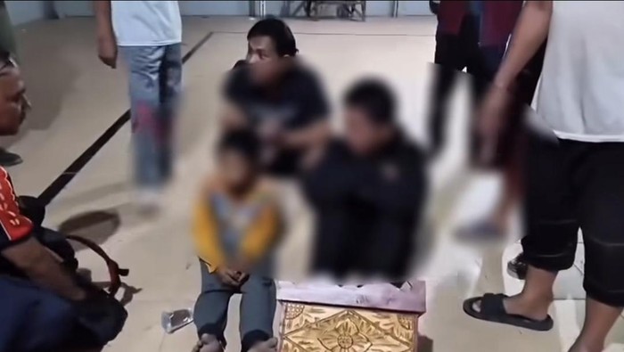 1761543705756-tangkap-layar-video-remaja-diamankan-saat-hendak-curi-kotak-amal-di-musala-palembang-1761487926492_169