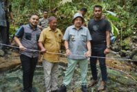 1761565250599-foto-rombongan-bupati-nagan-raya-teuku-raja-keumangan-berdiri-di-atas-batu-giok-raksasa-yang-baru-ditemukan-foto-diskominfo-na-1761233895918_169