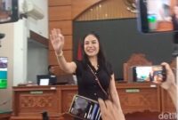 1761651678330-nikita-mirzani-1761639935277_169