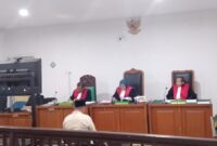 1761716468815-mantan-kades-lirik-okimengikuti-sidang-tuntutan-di-pengadilan-tipikor-palembang-1761701289695_169