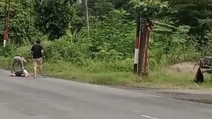 1761716490210-tangkap-layar-video-saat-penangkapan-pelaku-perusakan-pos-polisi-di-oku-1761709792431_169