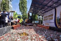 1761737991857-pemusnahan-rokok-ilegal-dan-miras-1761720161779_169