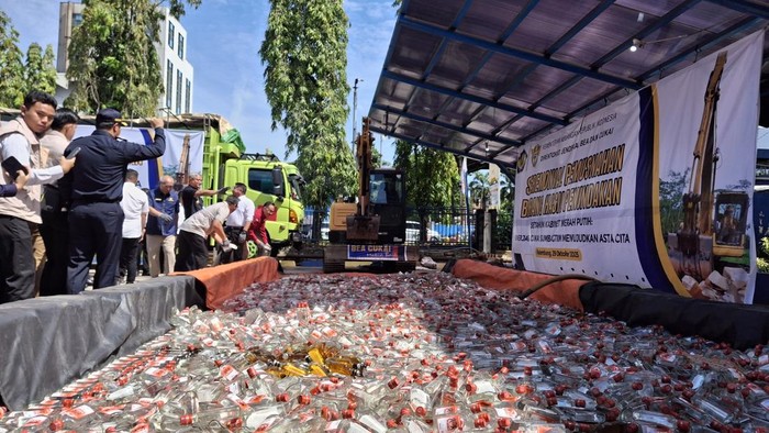 1761737991857-pemusnahan-rokok-ilegal-dan-miras-1761720161779_169