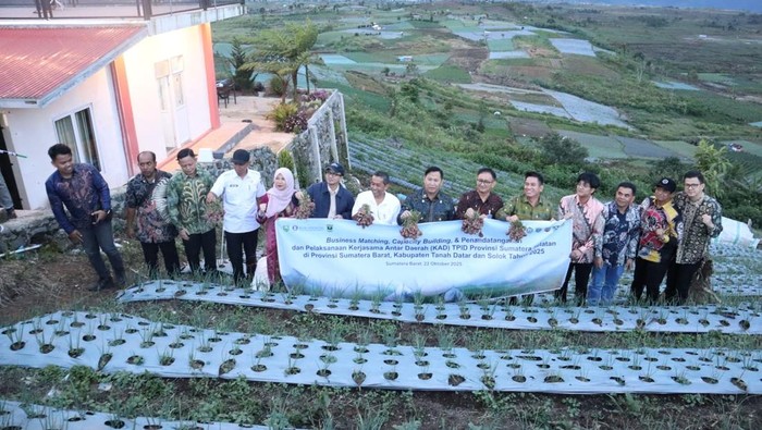 1761738007761-sumsel-dan-sumbar-jalin-kerja-sama-lewat-komoditas-bawang-merah-1761717986336_169