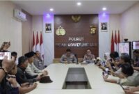 1761738030243-kapolres-oku-akbp-endro-aribowo-menjelaskan-kronologi-peristiwa-penembakan-terhadap-perusak-pos-polisi-1761716266135_169