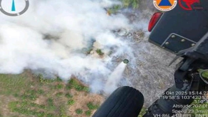 1761780193748-pemadaman-karhutla-di-wilayah-sumsel-1761448641435_169