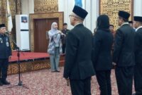 1761866618093-al-haris-saat-lantik-4-pejabat-eselon-ii-hasil-lelang-jabatan-1761837074861_169