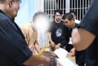 1761889541917-pelaku-saat-diamankan-petugas-lapas-kotabumi-1761872863162_169