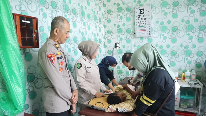 1761910893760-polres-banyuasin-menggelar-khitanan-gratis-setiap-jumat-1761901922974_169