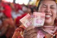 1761910979098-senyum-semringah-buruh-pabrik-rokok-terima-blt-rp-14-juta-dana-hasil-cukai-2_169