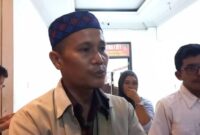 1761932369387-rahman-warga-desa-mendalo-darat-muaro-jambi-menyampaikan-keresahan-maraknya-aksi-pencurian-sepeda-motor-di-lingkungannya-1761902750038_169