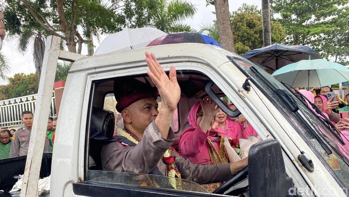 1761932380014-irjen-hendro-pandowo-dan-istrinya-novi-hendro-pandowo-1761915955858_169