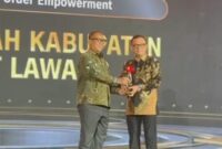 1761975383750-bupati-empat-lawang-saat-menerima-penghargaan-cnn-indonesia-awards-2025-1761953673536_169