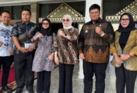 1762018257122-wabup-banyuasin-netta-indian-tiga-dari-kanan-bersama-sekda-erwin-ibrahim-dua-dari-kanan-1761971525759_169