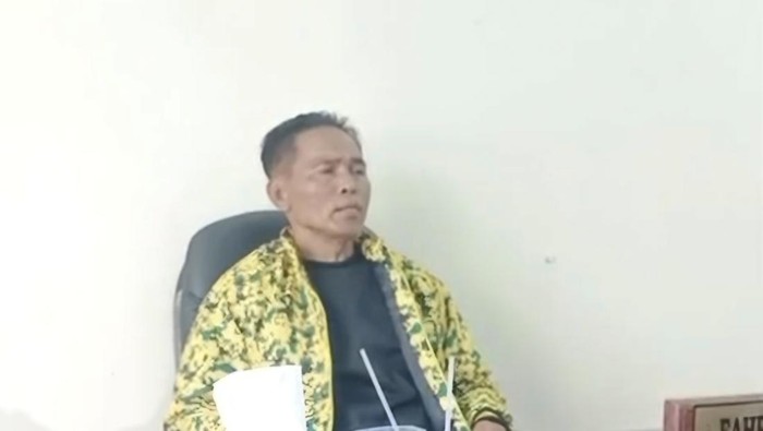 1762039313423-fahrudin-ketua-komisi-ii-yang-merupakan-dewan-di-dprd-kota-sungai-penuh-jambi-serta-kader-golkar-1761023233835_169