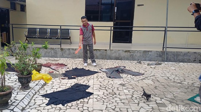 1762234872448-polisi-olah-tkp-duel-maut-2-pria-di-pangkep-1761638934030_169