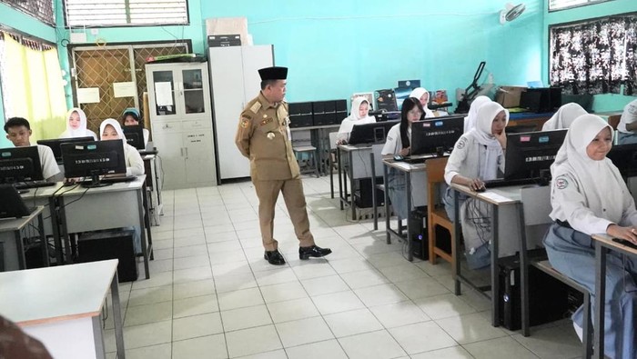 1762234975332-gubernur-jambi-al-haris-1762171733807_169