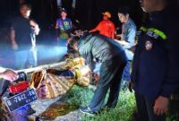 1762256722258-jasad-pria-yang-ditemukan-di-kebun-karet-saat-dievakuasi-1762232704377_169