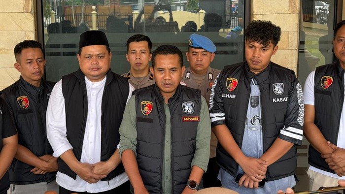 1762321202027-kapolres-bungo-akbp-natalena-saat-memberikan-keterangan-pers-soal-kasus-polisi-bunuh-dosen-wanita-1762294706948_169