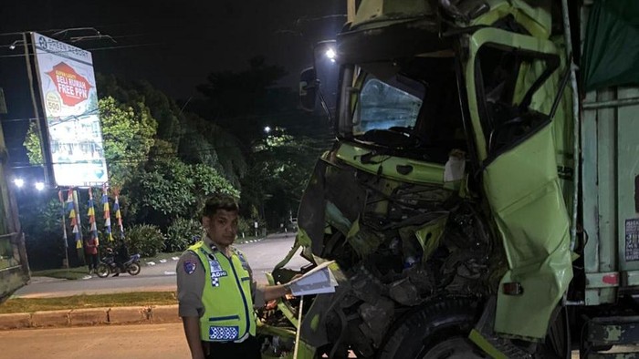 1762407757896-kecelakaan-beruntun-1762393837272_169