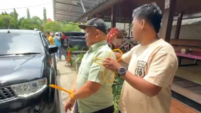 1762429513125-peras-kepala-desa-1762419168405_169