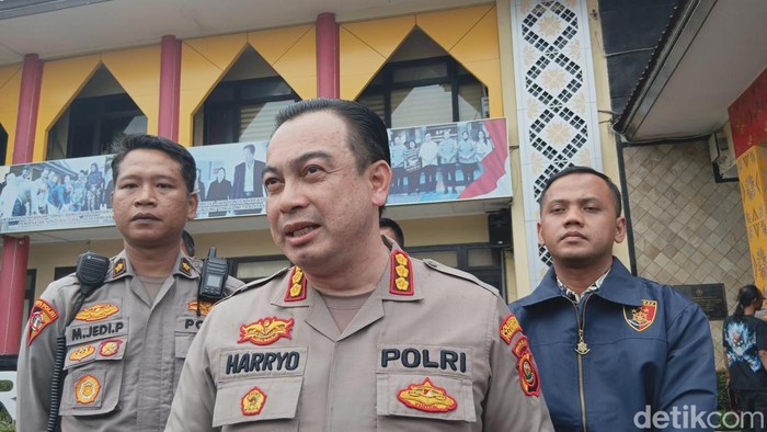 1762429534512-kapolrestabes-palembang-kombes-harryo-sugihhartono-1748004801928_169