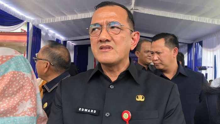 1762494410127-sekretaris-daerah-sumsel-edward-candra-1762424442217_169
