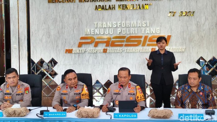 1762515632735-konferensi-pers-polda-metro-jaya-soal-kasus-tuduhan-ijazah-palsu-jokowi-1762487376388_169