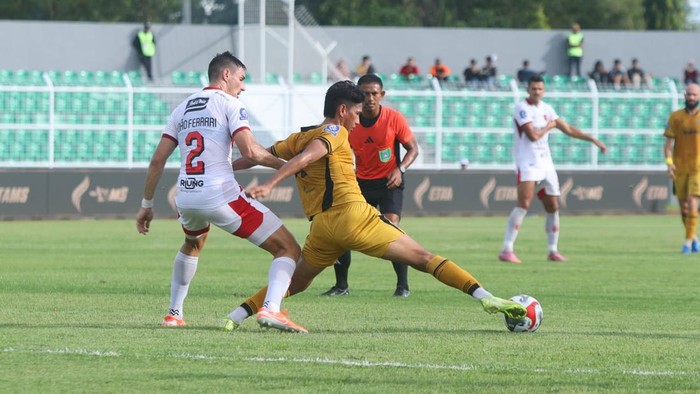 1762580038628-pertandingan-bhayangkara-fc-melawan-bali-united-1762566536170_169