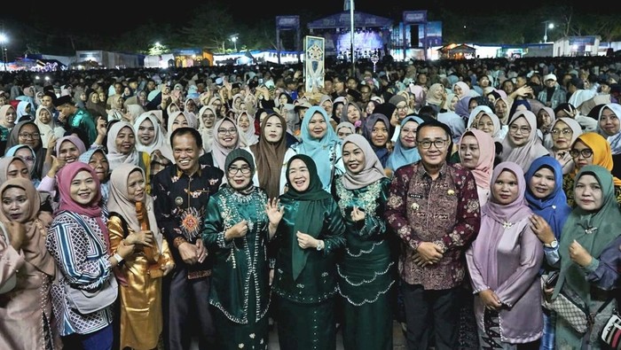 1762623677891-penutupan-jambore-pkk-dan-pasar-rakyat-di-kota-sungai-penuh-1762595222249_169