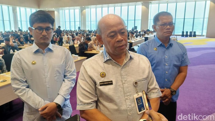 1762623735388-direktur-wilayah-i-kedeputian-bidang-penyediaan-dan-penyaluran-badan-gizi-nasional-bgn-wahyu-widistyanta-1762584278549_169