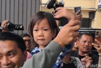 1762969362599-balita-bernama-bilqis-4-tiba-di-makassar-usai-dilaporkan-hilang-dan-ditemukan-di-jambi-1762670247948_169