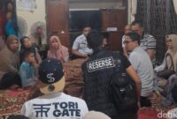 1763012770586-suasana-rumah-duka-bocah-sd-di-lubuklinggau-yang-tewas-tenggelam-1762947634525_169