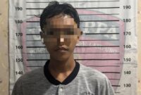 1763034123780-mahasiswa-pelaku-perekaman-teman-asramanya-saat-ditangkap-polisi-1763016920951_169