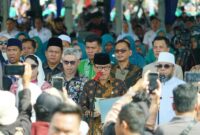 1763314410312-mendes-pdt-yandri-susanto-dalam-acara-festival-bangun-desa-di-bengkulu-1763300324277_169