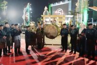 1763335524632-gubernur-jambi-al-haris-dalam-pembukaan-mtq-ke-54-di-muaro-jambi-1763296810871_169