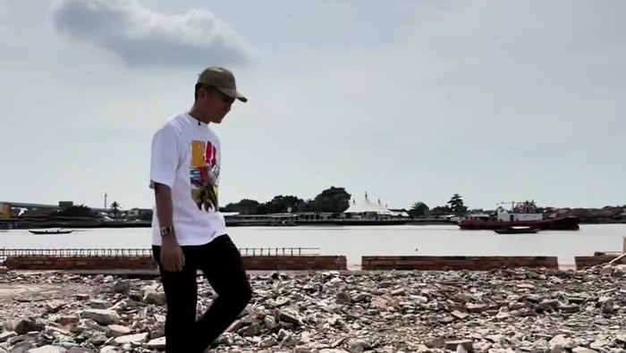 1763358258170-wali-kota-palembang-ratu-dewa-tinjau-pembangunan-tahap-1-bkb-1763345875081_169