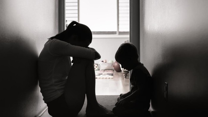 1763358306491-ilustrasi-kekerasan-ibu-dan-anak_169