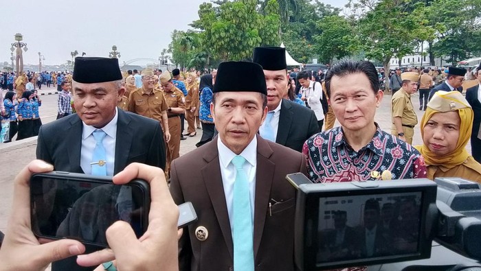 1763444382630-wali-kota-palembang-ratu-dewa-1762750558004_169