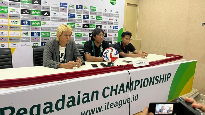1763571961391-konfrensi-pers-usai-laga-sriwijaya-fc-melawan-persikad-depok-1763552851498_169