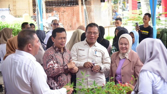 1763636754780-tim-juri-penilaian-lapangan-inovation-government-award-iga-2025-menilai-kota-palembang-memiliki-potensi-kuat-dalam-mendorong-e-1763598797358_169