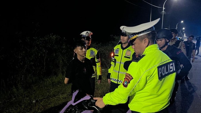 1763809540495-polisi-saat-membubarkan-balap-liar-di-bangka-1763806744510_169