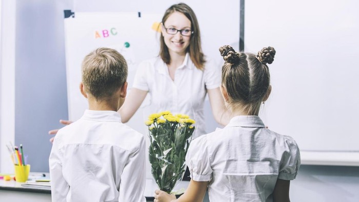 1763831136808-ilustrasi-hadiah-untuk-guru-1763096436553_169