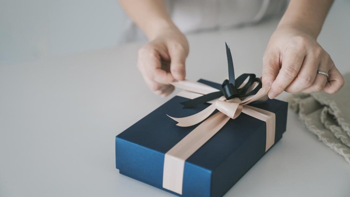 1763831147358-ide-kado-untuk-guru_169