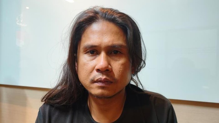 1763982350895-muhammad-raffi-kurir-ekstasi-yang-kabur-usai-kecelakaan-di-tol-lampung-1763966589524_169