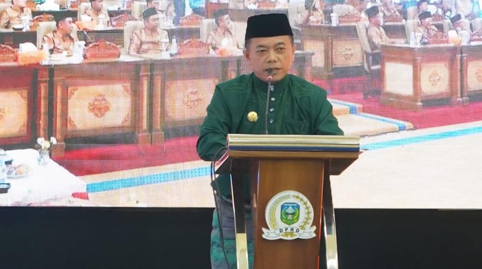 1764155170805-gubernur-jambi-al-haris-1760351881831_169