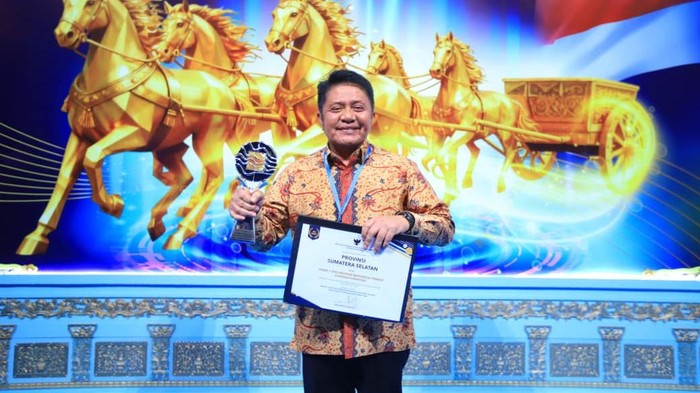 1764392790431-sumsel-meraih-2-penghargaan-dalam-ptbi-2025-1764384782686_169